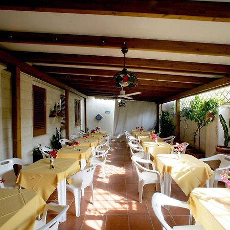 Albergo Bouganville ファヴィニャーナ エクステリア 写真