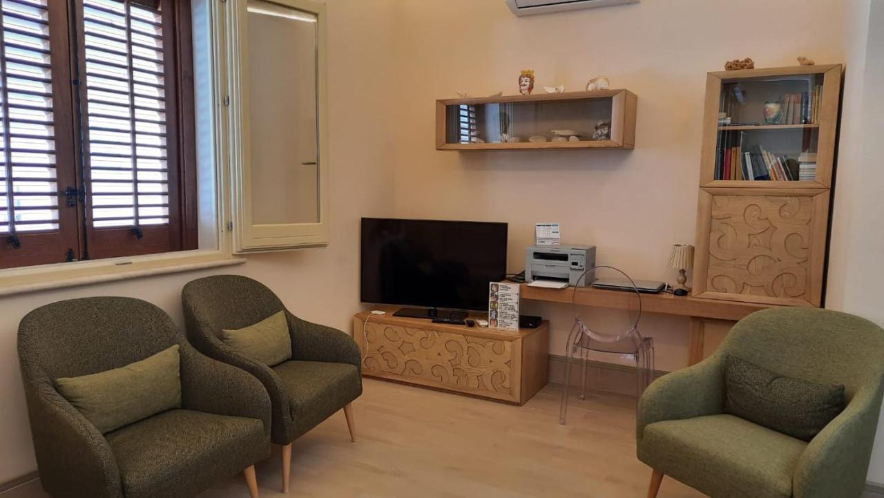 Albergo Bouganville ファヴィニャーナ エクステリア 写真