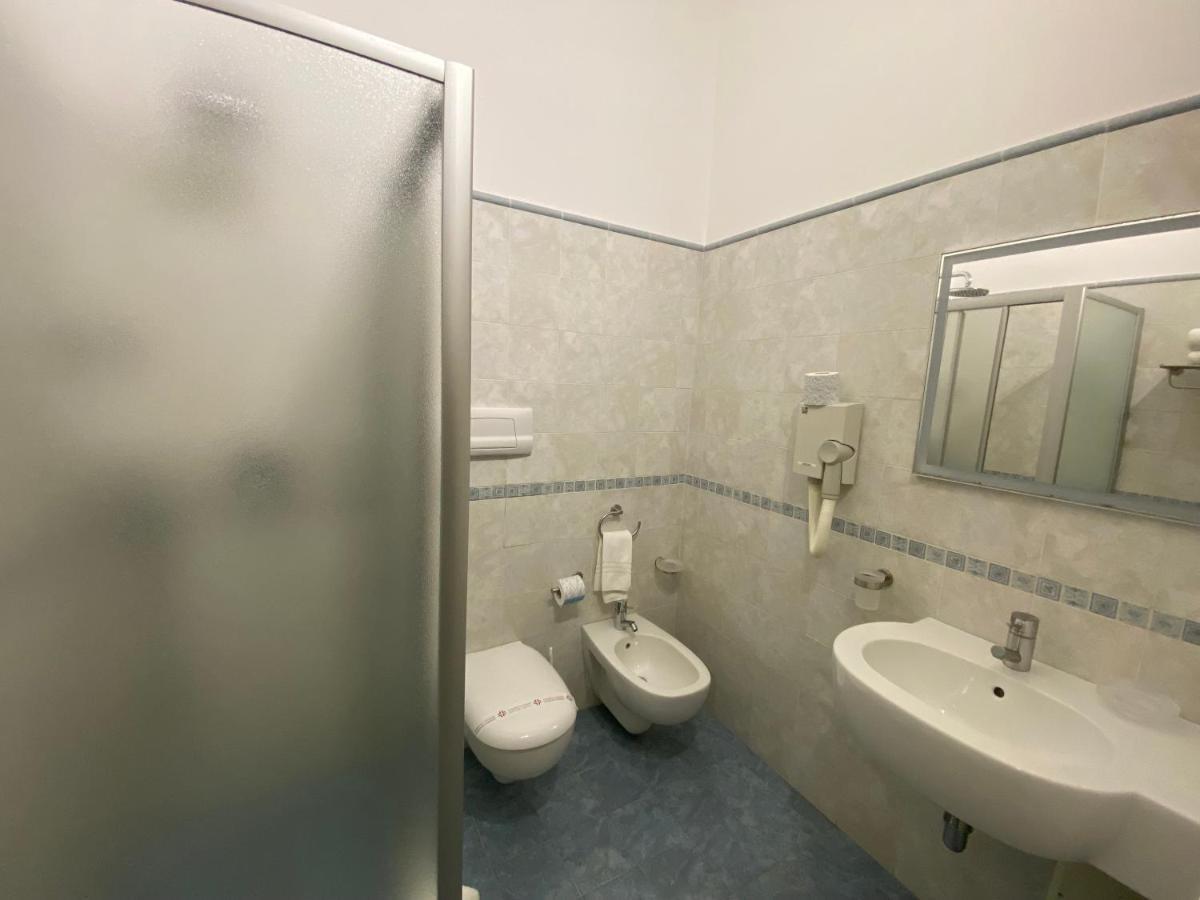 Albergo Bouganville ファヴィニャーナ エクステリア 写真