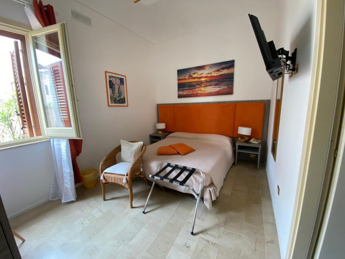 Albergo Bouganville ファヴィニャーナ エクステリア 写真