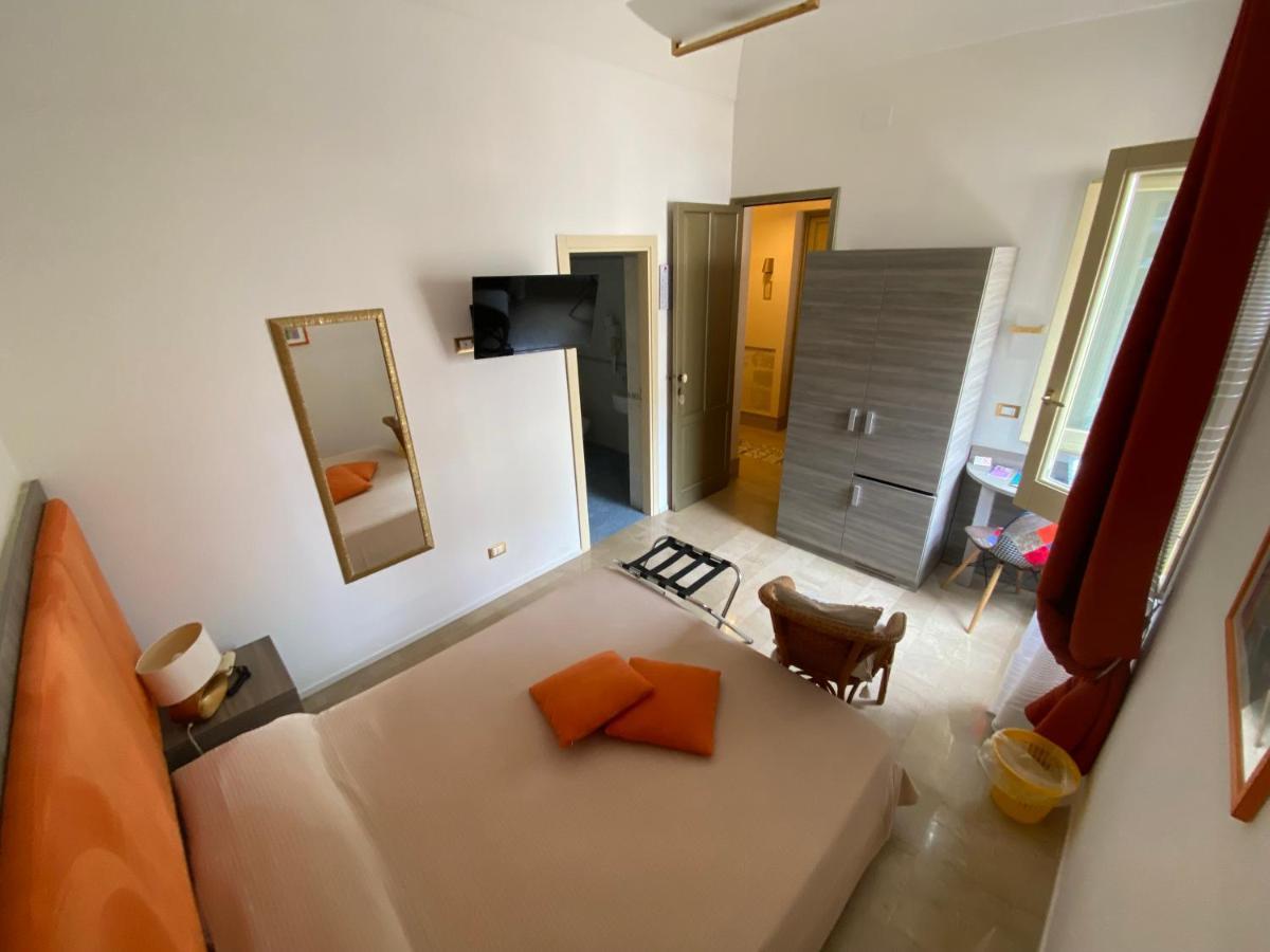 Albergo Bouganville ファヴィニャーナ エクステリア 写真