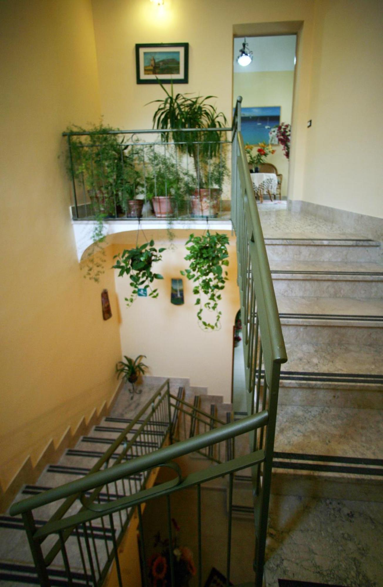 Albergo Bouganville ファヴィニャーナ エクステリア 写真