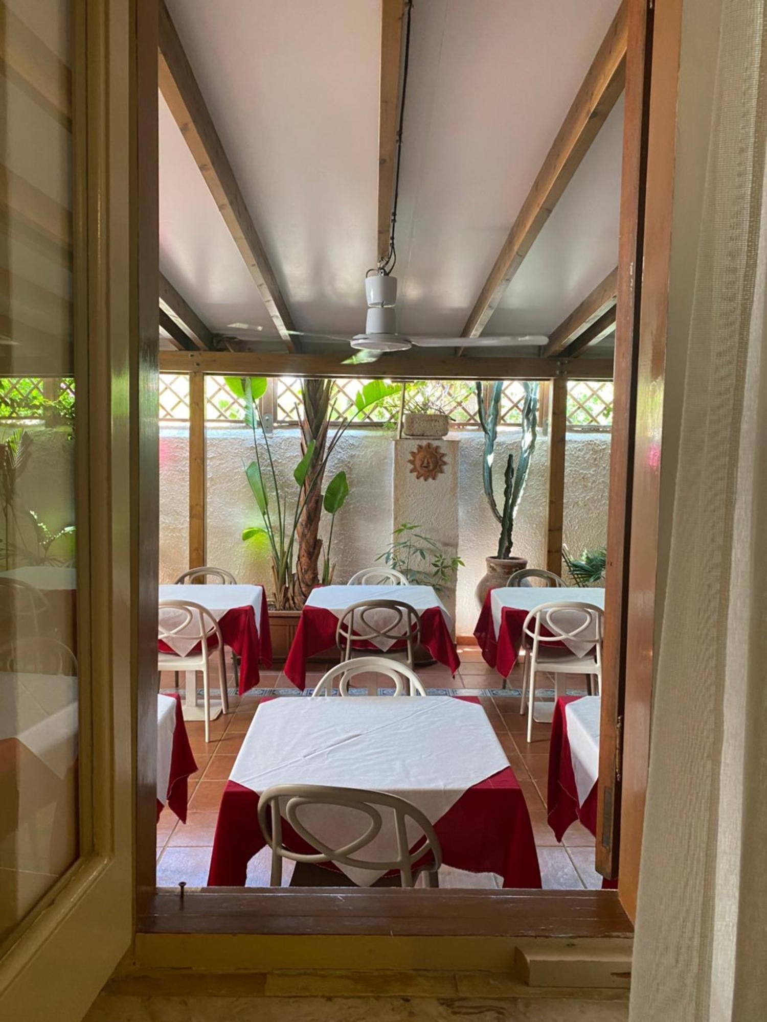 Albergo Bouganville ファヴィニャーナ エクステリア 写真