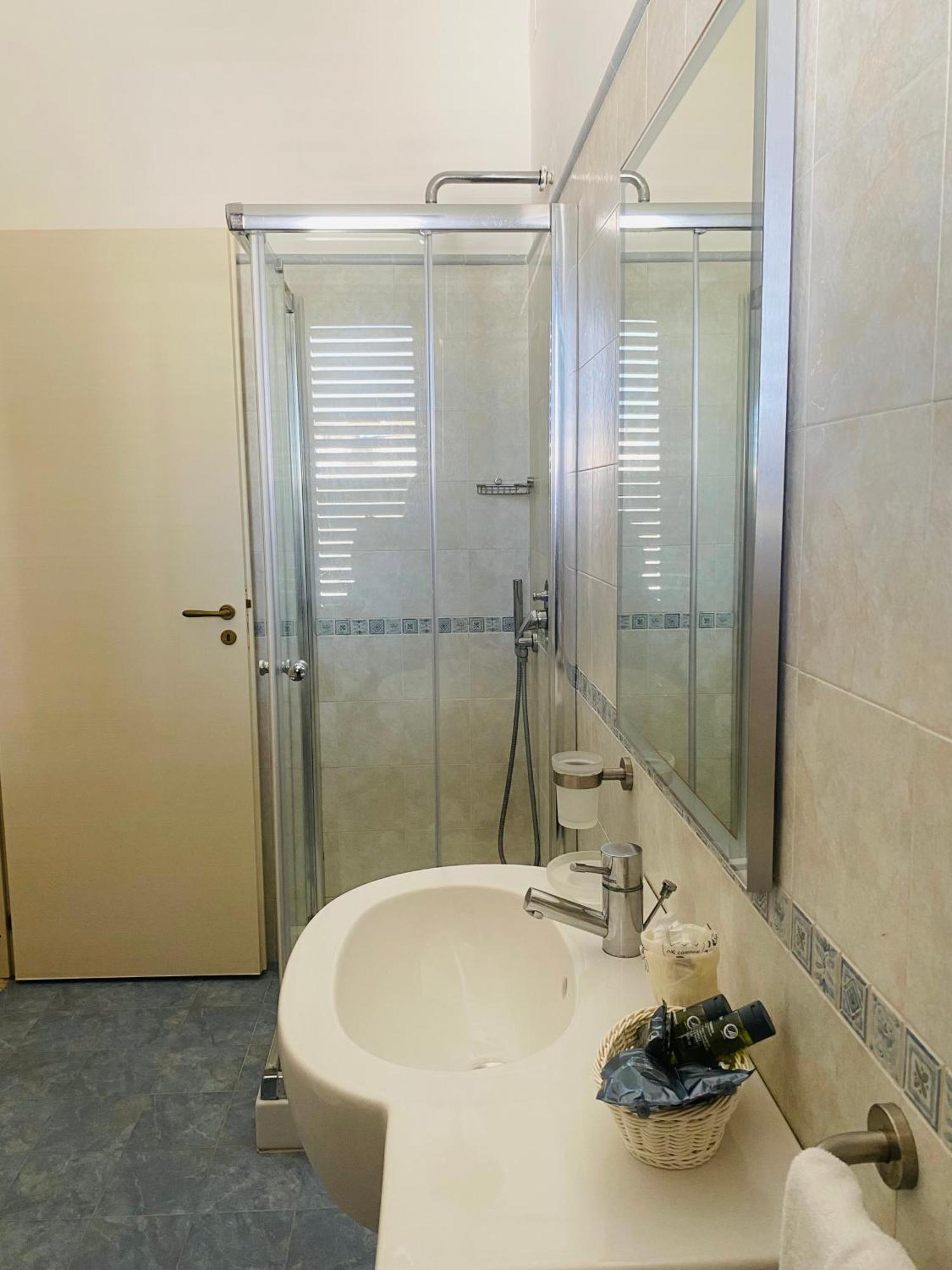 Albergo Bouganville ファヴィニャーナ エクステリア 写真