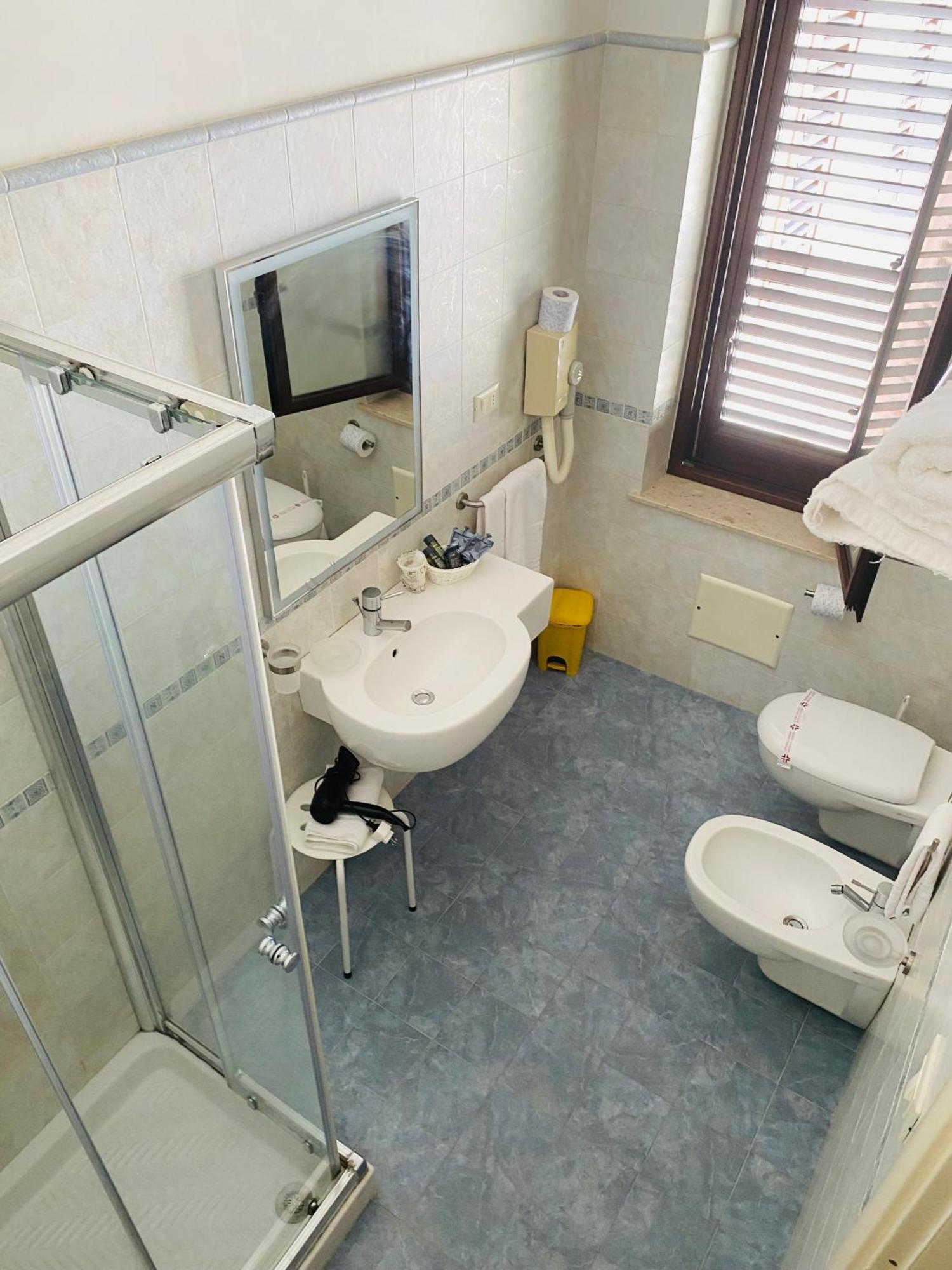 Albergo Bouganville ファヴィニャーナ エクステリア 写真